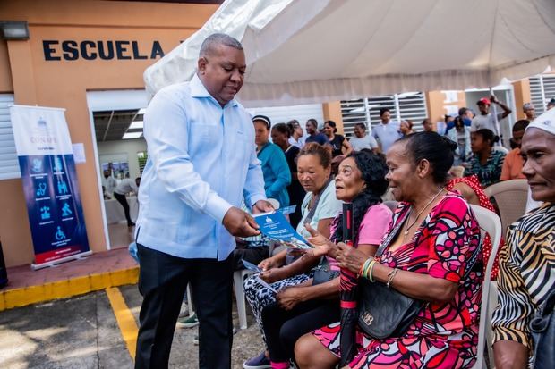 Adultos mayores de Miches celebran con alegría jornada de inclusión social del CONAPE.