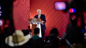 López Obrador acusa al regulador energético de México de conflicto de interés 