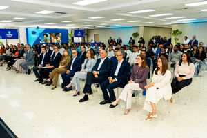 El programa de becas Excelencia Popular reconoce a estudiantes destacados por su
rendimiento académico.