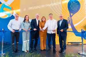 De izquierda a derecha, los señores José Hernández Caamaño, María Povedano,
René Grullón, Antonia Antón de Hernández, Christopher Paniagua y Juan Lehoux.
