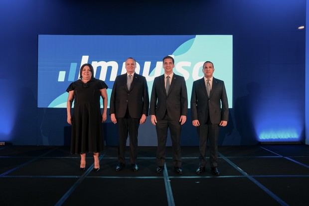 Desde la izquierda, los señores Giselle Moreno, Luis E. Espínola, Francisco
Ramírez y Leonte Brea.