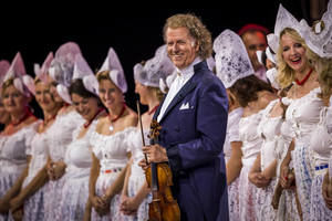 El violinista holand&#233;s Andr&#233; Rieu se presentar&#225; por primera vez en Colombia 