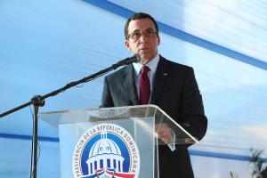 Ministro Navarro apuesta por una mejor administración del 4% destinado a la educación