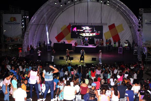  Anfiteatro de Puerto Plata acoge miles de niños en concierto Vacaciones a todo Volumen
