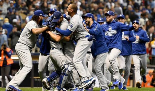 Dodgers derrotaron a Cerveceros y disputarán la Serie Mundial ante Medias Rojas