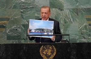 Erdogan acusa a Grecia de convertir el mar en un cementerio de refugiados