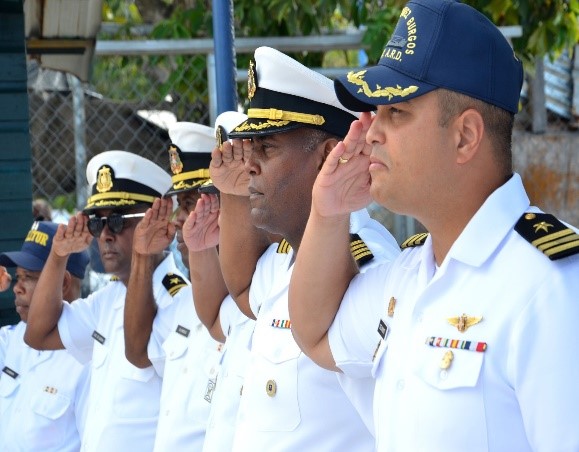 Crucero de Instrucción Nacional arriba a Samaná