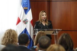 La arqueóloga Kathleen Martí­nez es reconocida por la Cámara de Diputados