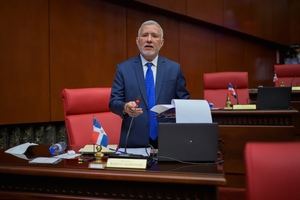 Senador Taveras propone reformas para despenalizar la difamación y proteger la libertad de expresión