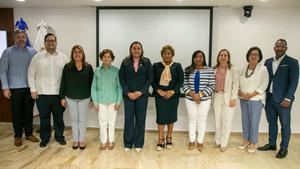 Autoridades y aliados del premio.