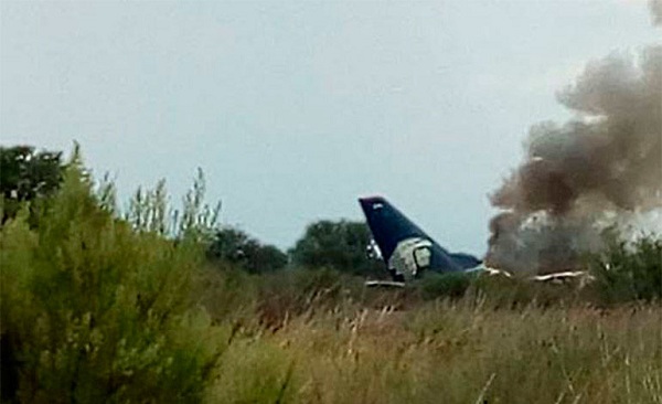 Un avión de pasajeros se estrella en el norte de México