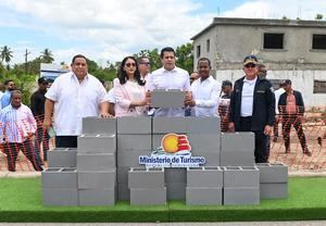 Turismo inicia obra en Las Clavellinas de Azua