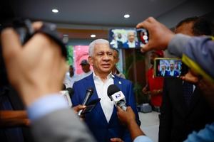 Senador Ricardo de los Santos cita a ejecutivos de Aerodom por retrasos en mejoras aeroportuarias