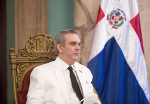 El presidente de República Dominicana, Luis Abinader, participa de una ceremonia, hoy, en el Palacio Nacional, en Santo Domingo, República Dominicana.