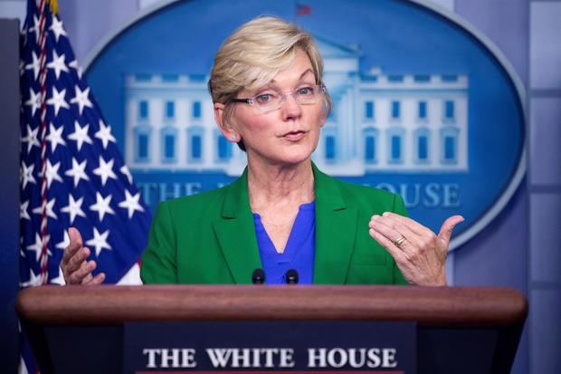 La secretaria de Energía de Estados Unidos, Jennifer Granholm, habla en una conferencia de prensa en la Casa Blanca en Washington, EE.UU.