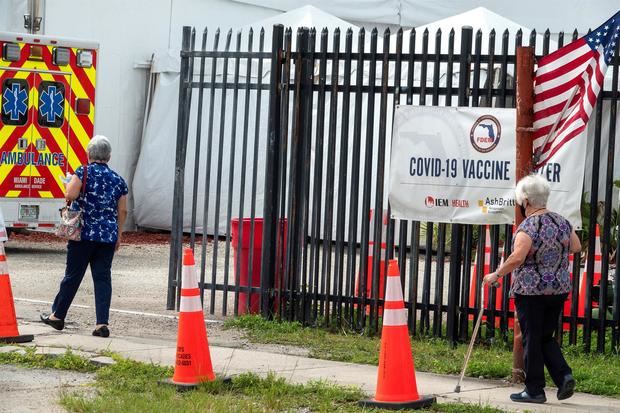 Las autoridades sanitarias estadounidenses negaron este domingo que vayan a volverse a imponer confinamientos en el país, pese al aumento de casos de covid-19.