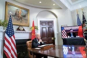 Biden dice a Xi que busca un diálogo "honesto y directo" al inicio de una reunión virtual