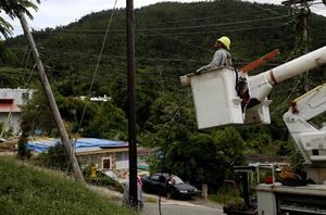 Comienza a restablecerse la luz para cientos de clientes en Puerto Rico