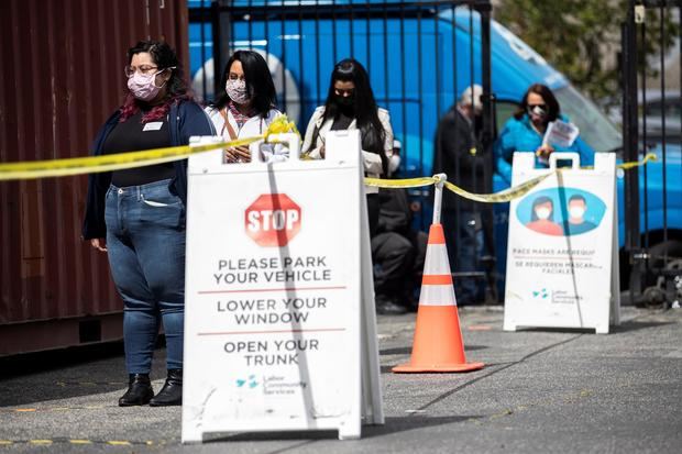 Estados Unidos alcanzó este viernes 32.342.475 casos confirmados del coronavirus SARS-CoV-2 y 575.899 fallecidos por la enfermedad de la covid-19, de acuerdo con el recuento independiente de la Universidad Johns Hopkins.