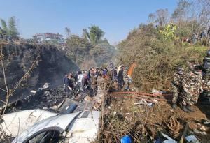 Ascienden a 68 los muertos del accidente de avión en Nepal