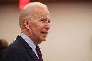 Facebook y Twitter limitan la distribución de una historia dudosa sobre Biden