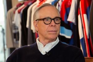 Tommy Hilfiger, 70 años del diseñador emblemático de la moda casual