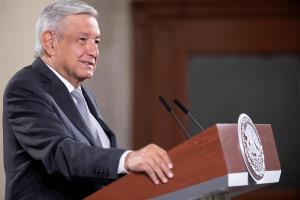 Fotografía cedida por la presidencia de México, del presidente de mexicano Andrés Manuel López Obrador, durante una rueda de prensa matutina este viernes, en Palacio Nacional en Ciudad de México (México). 