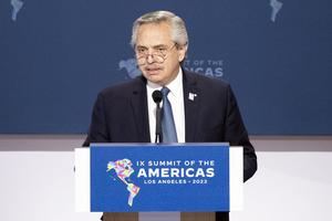 Fernández alza la voz ante Biden por exclusiones en la Cumbre de las Américas