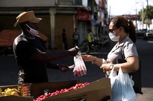 "Corona o comida": los haitianos sin trabajo ni ayudas en R. Dominicana