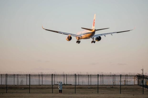 Corea del Sur exigirá varios test a viajeros de China y restringirá visados.