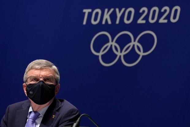 El presidente del Comité Olímpico Internacional (COI), Thomas Bach, en rueda de prensa este sábado en Tokio.