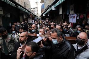 Un vía crucis concurrido conmueve a una Jerusalén apagada por la pandemia