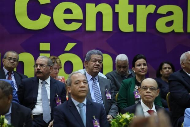 En la imagen, el presidente Danilo Medina y el expresidente Leonel Fernández.