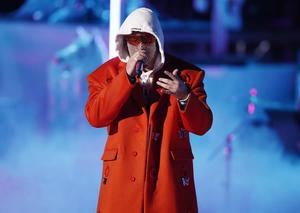 Bad Bunny lanza el video de "Hoy cobré", con el rapero Snoop Dogg