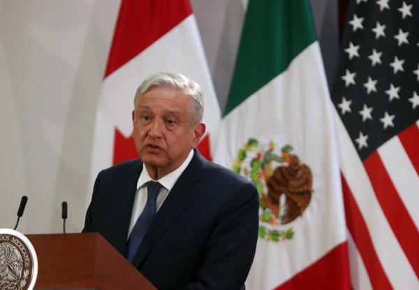 El presidente de México, Andrés Manuel López Obrador, participa en la firma de la nueva versión del acuerdo comercial T-MEC este martes, en el Palacio Nacional de Ciudad de México (México). 