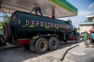Haití­ aumenta el precio de los combustibles en medio de la crisis económica