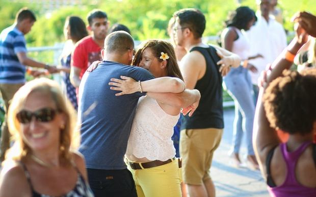 Embajadora de República Dominicana en Brasil dispuesta a promover el país a ritmo de bachata.