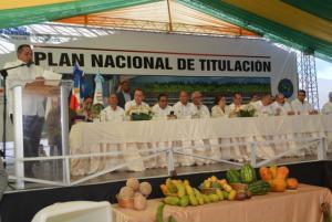 Productores de Baní reciben 1,281 títulos definitivos