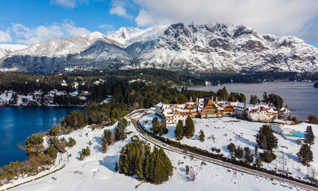 San Carlos de Bariloche, conocida simplemente como Bariloche, es el destino más visitado de la Patagonia así como de Argentina.