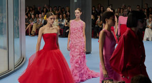 Carolina Herrera recrea un jardín de brillos y colores en la semana de moda de Nueva York