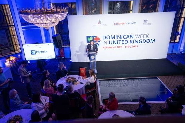 El presidente ejecutivo del Banco Popular, señor Christopher Paniagua, expuso ante inversionistas británicos las ventajas de invertir en la República Dominicana.