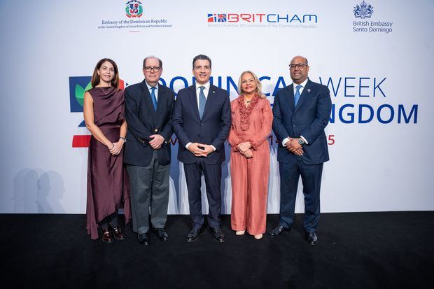 De izquierda a derecha, los señores Anyarlene Bergés, Felipe Vicini, Christopher Paniagua, Rosa Hernández de Grullón y Amauris Vásquez.