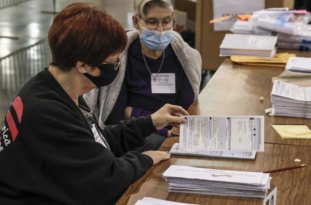 El anuncio se dio poco después de que la Comisión Electoral de Wisconsin confirmara el escrutinio final de las elecciones presidenciales que dan como ganador a Biden con una ventaja de cerca de 20.700 votos sobre Trump.