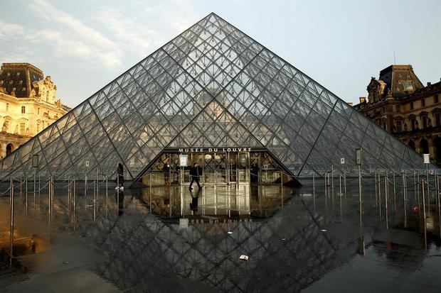 El Louvre abrirá sus puertas de noche para la exposición de Da Vinci.