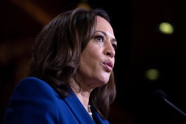 En la imagen un registro de la fórmula vicepresidencial a la Casa Blanca por el partido demócrata, la senadora Kamala Harris.