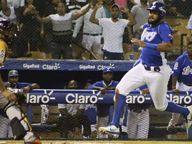 Licey dejan tendidos en el terreno a Águilas.