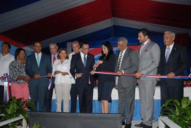 Presidente Danilo Medina inaugura centro educativo. 