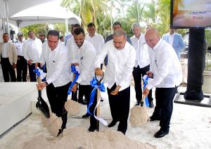 Con la presencia del Presidente Medina inician obras nuevo hotel en Punta Cana