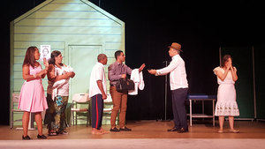 Bienvenido al Extraño, teatro sincero con una misión superior