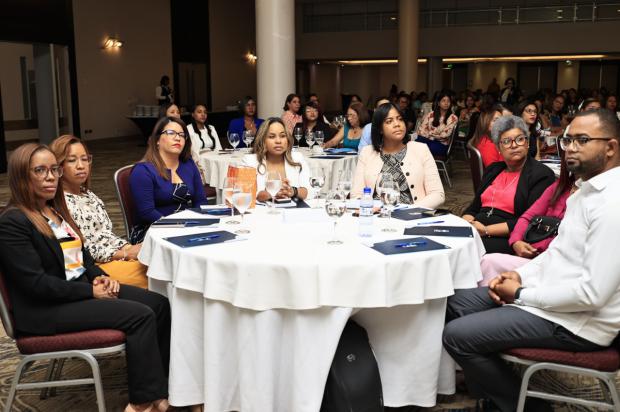SNS capacita 300 bioanalistas para fortalecer calidad del diagnóstico